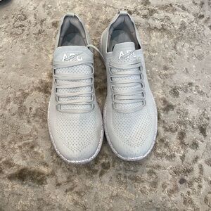 APL size women’s 8 techloom breeze athletic shoe